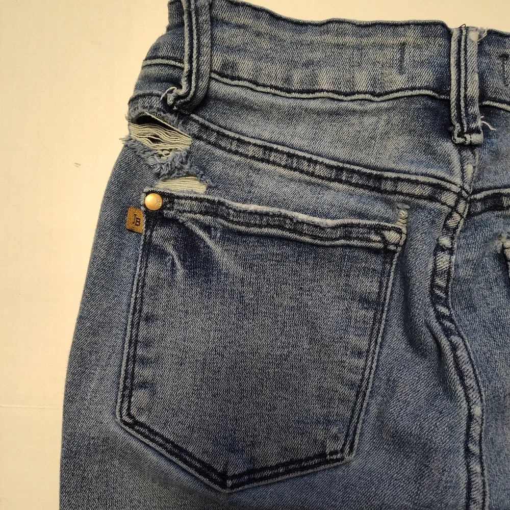 Judy Blue Jeans Medium Wash Denim Junior Size 7/28 Needs TLC Distressed